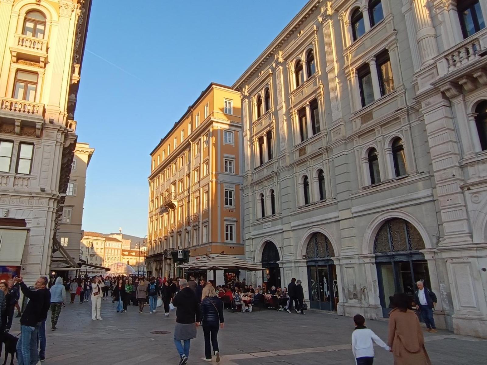 Casa Vacanze Trieste - Vista Piazza Unita Eksteriør bilde