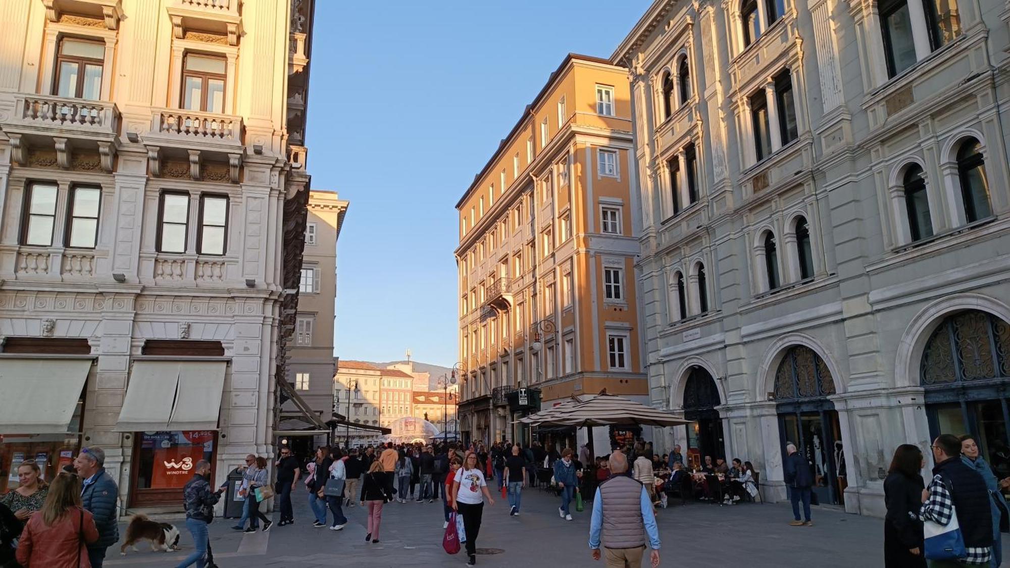 Casa Vacanze Trieste - Vista Piazza Unita Eksteriør bilde